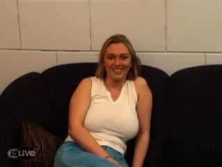 (dutch) Blonde Moeder Met Grote Tieten!