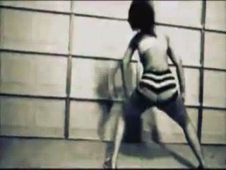 Ladies Twerking To -egyptians