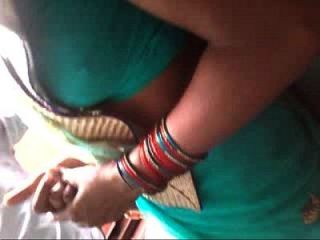 Slim Bhabhi Showing Her Navel N Boob Curves Secretly