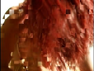 Jeune Francaise Rousse Dans La Foret