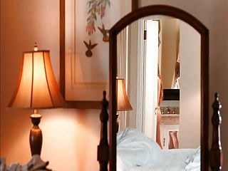 Julianne Moore & Amanda Seyfried Lesbian Scene In Chloe