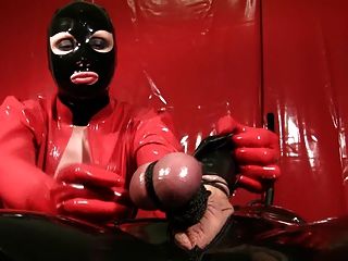 Femdomination, Latex Footjob