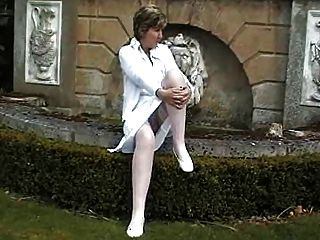 Uk Sara, A Country House Garden