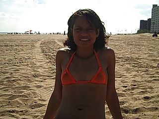 18yr Jewel Shows Her Pussy And Ass At Non-nude Public Beach!