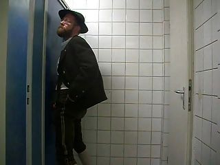 Bayernbursch Gets Serviced At A Gloryhole