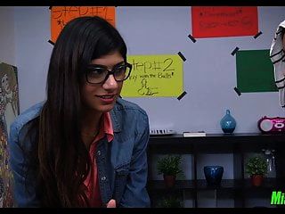 Mia Khalifa Blowjob Lessons